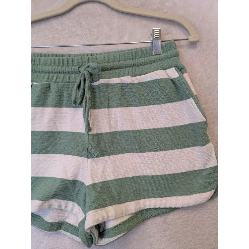 Maurices Shorts Women's Medium Green White Striped Lounge Elastic Waist‎ Casual